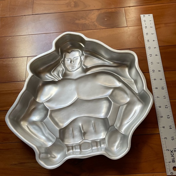 Vintage Wilton Superman cake pan - Picture 6 of 6